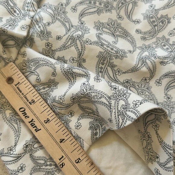 The‎ Limited Women's Size 2 Chino Shorts Paisley Print White Black Flat Front - Picture 5 of 6